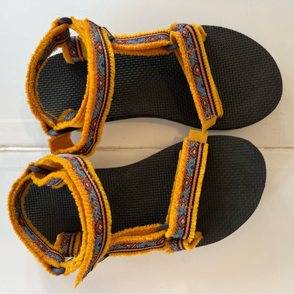 TEVA ORIGINAL UNIVERDAL SANDAL
*only worn once* - Picture 6 of 6